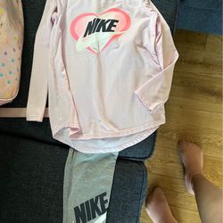 5/6 Nike Outfit Wore Couple Times 