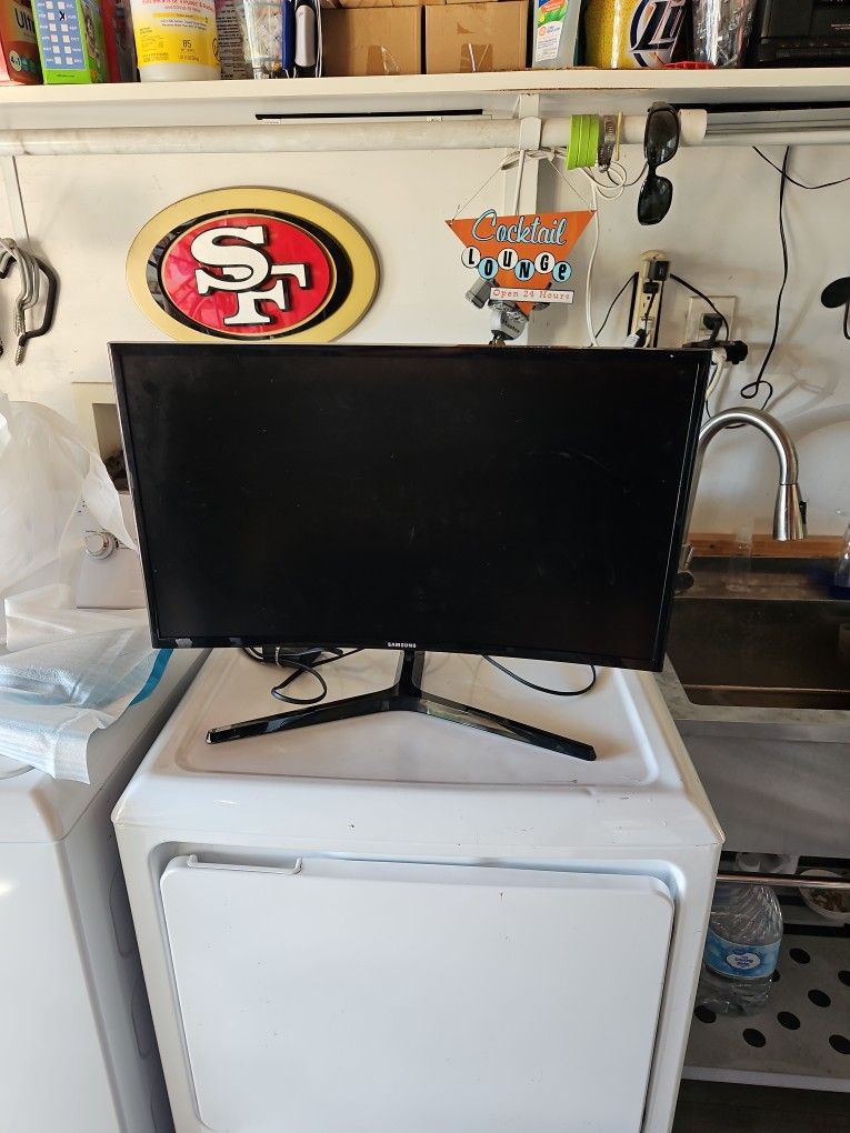 Samsung Curved Screen Monitor 27 Inch Works Great