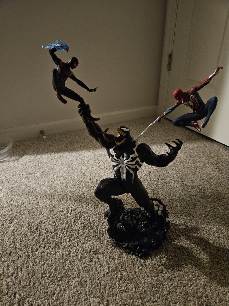 Venom Statue