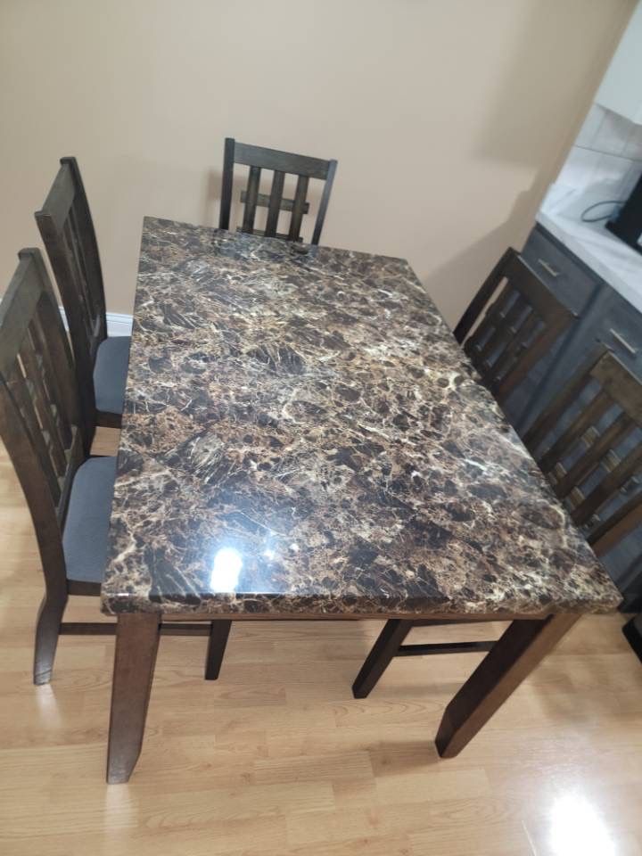 Dinner Table For Sale With 5 Chairs 