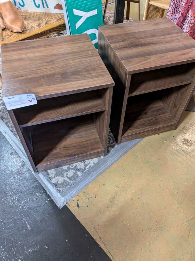 Small dark end tables 20 in tall. 16 in wide 16 in deep