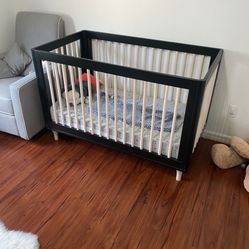 Baby Lotto Crib For Sale In Great Conditions With Mattress No Stains Or Rips 