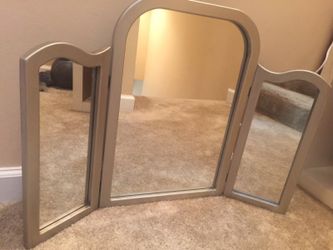 Beautiful Silver Vanity Mirror | Glamorous Mirror Perfect for Makeup Table / Desk / Vanity Set Girly & Modern