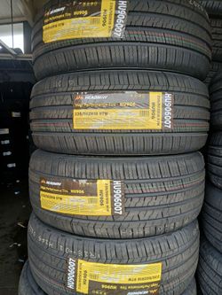 Tengo un set de llantas nuevas 235 50 18 de la marca headway