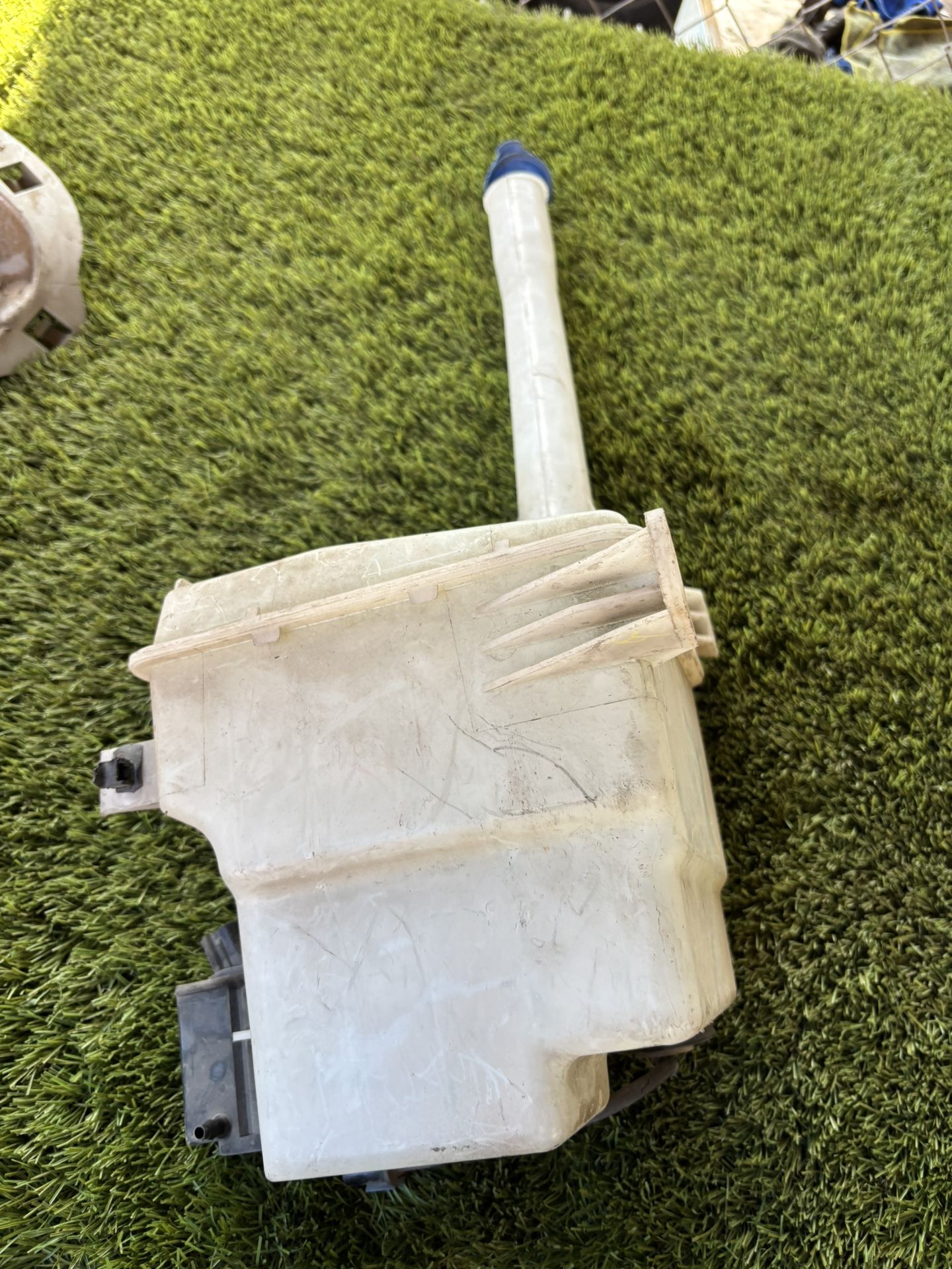 2011 Kia Sorento Windshield Washer Fluid Reservoir
