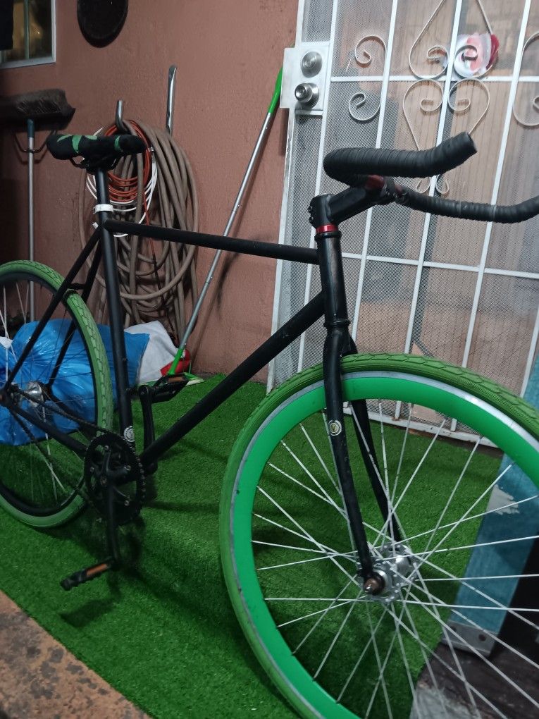 State Fixie Fixed Gear Tall Frame 700c Tires No Flats Fast Bike No Problems