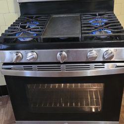 GE Stove Like New