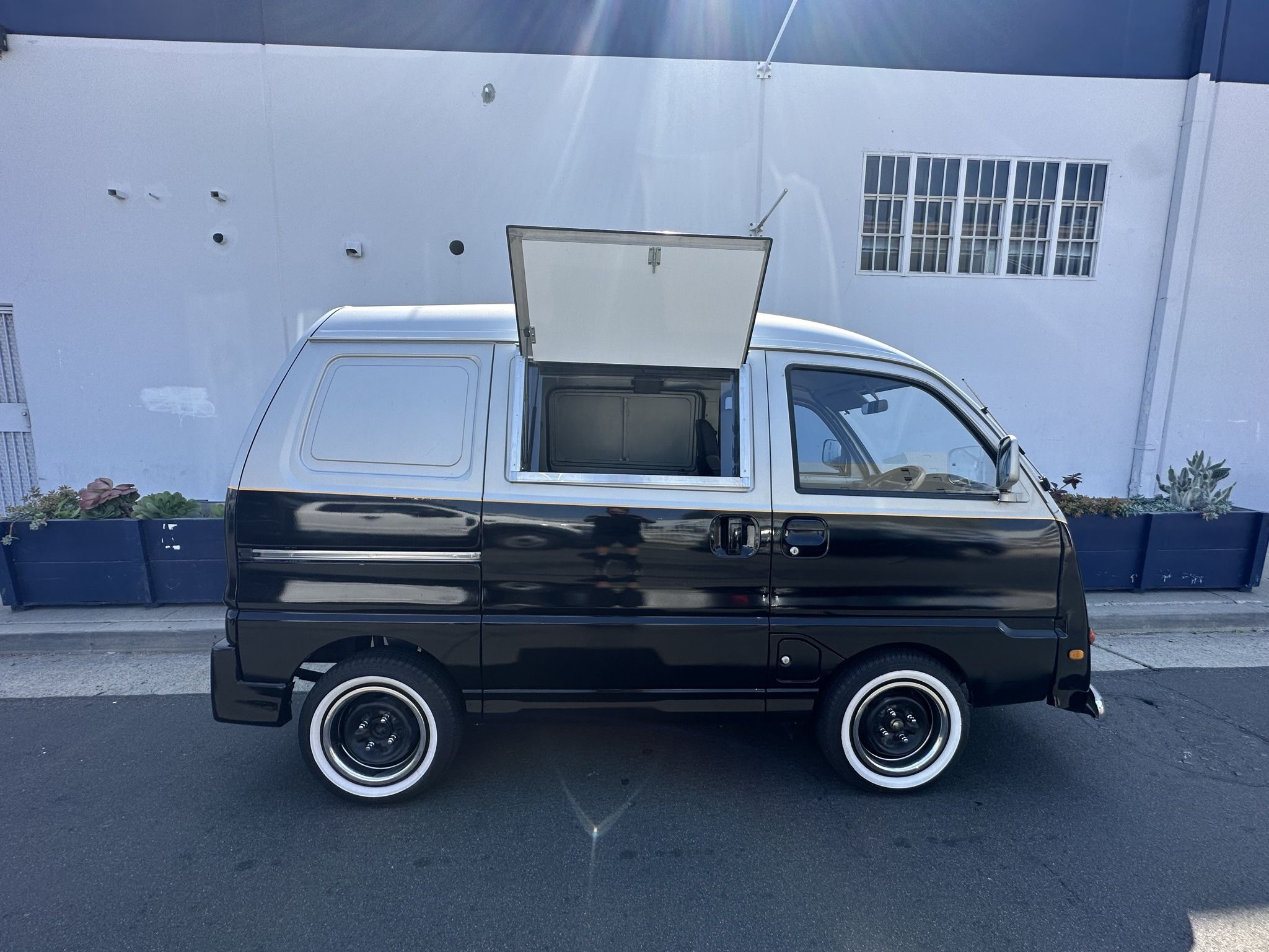 Micro Van