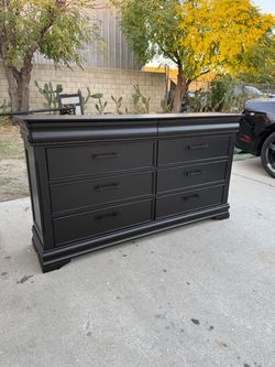 Free Delivery ( Dresser)