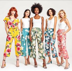 (Lot Of 5) Assorted Gloria Vanderbilt Amanda Women’s Size 10 Floral Capri Pants. Cover photo is not the pants available. See other pics. Because the