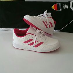 Women's Size : 8.5 adidas Sneaker