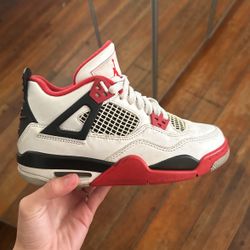 Air Jordan 4