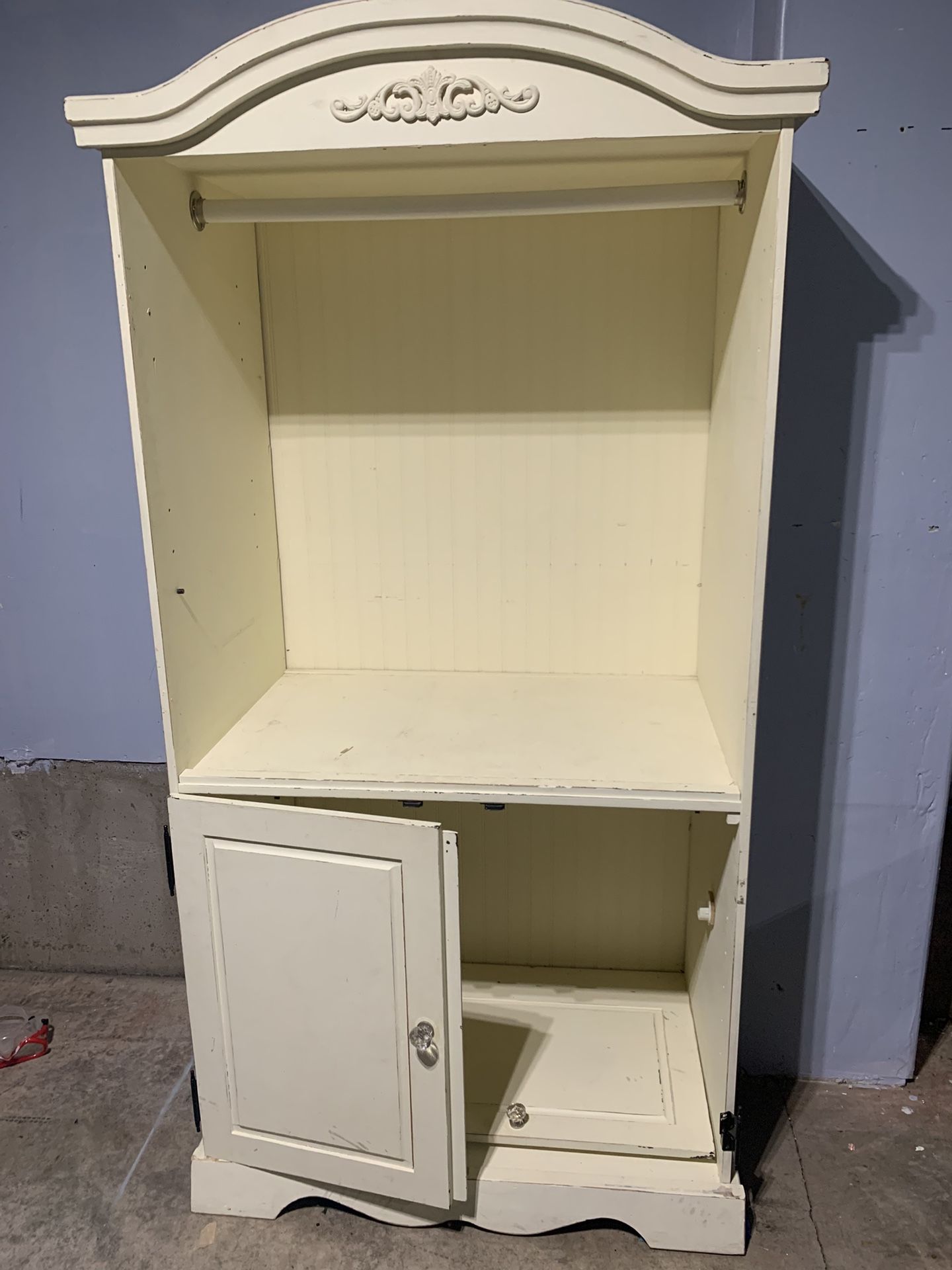 Hutch/entertainment Center