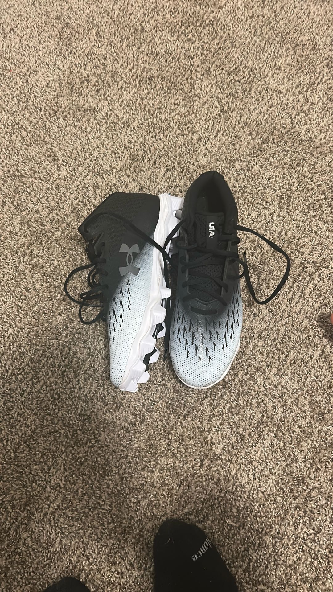 Under Armour Men's Spotlight Franchise 4.0 RM Football Cleats