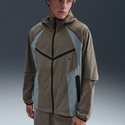 Nike Tech Men's Dri-FIT Woven Color-Block Windrunner Loose Jacket