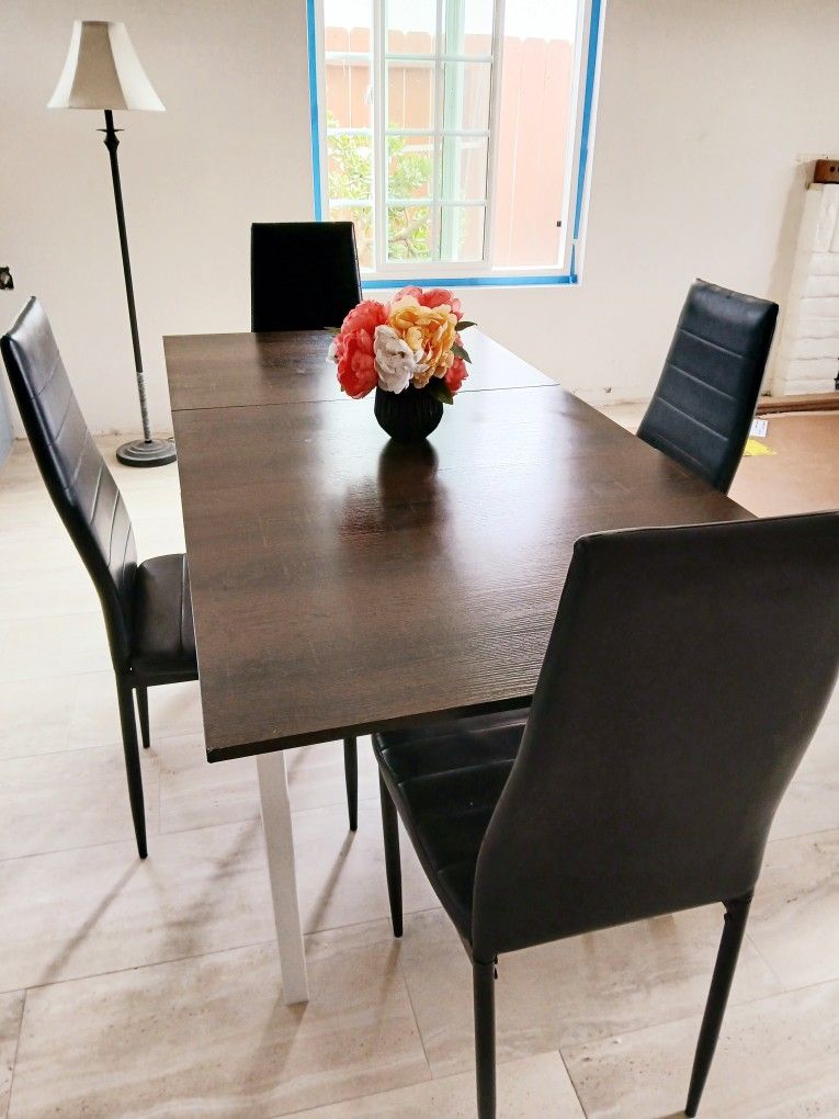 Dining Table + 4 Chairs