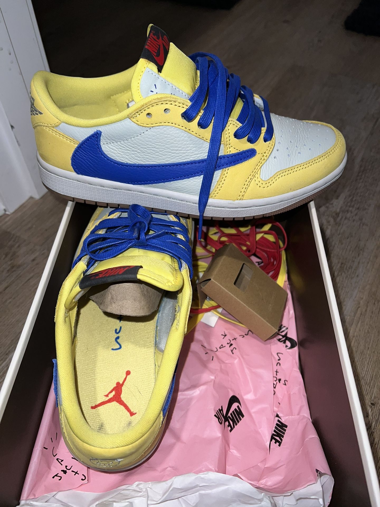 Travis Scott Retro Low’s Canary