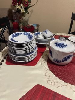 Blue and White Floral Porcelain Dinnerware Set