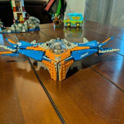 LEGO 76081 The Milano vs. The Abilisk