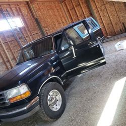 The Ford F250 RARE extended Cab Long Bed Brand New Tirez 