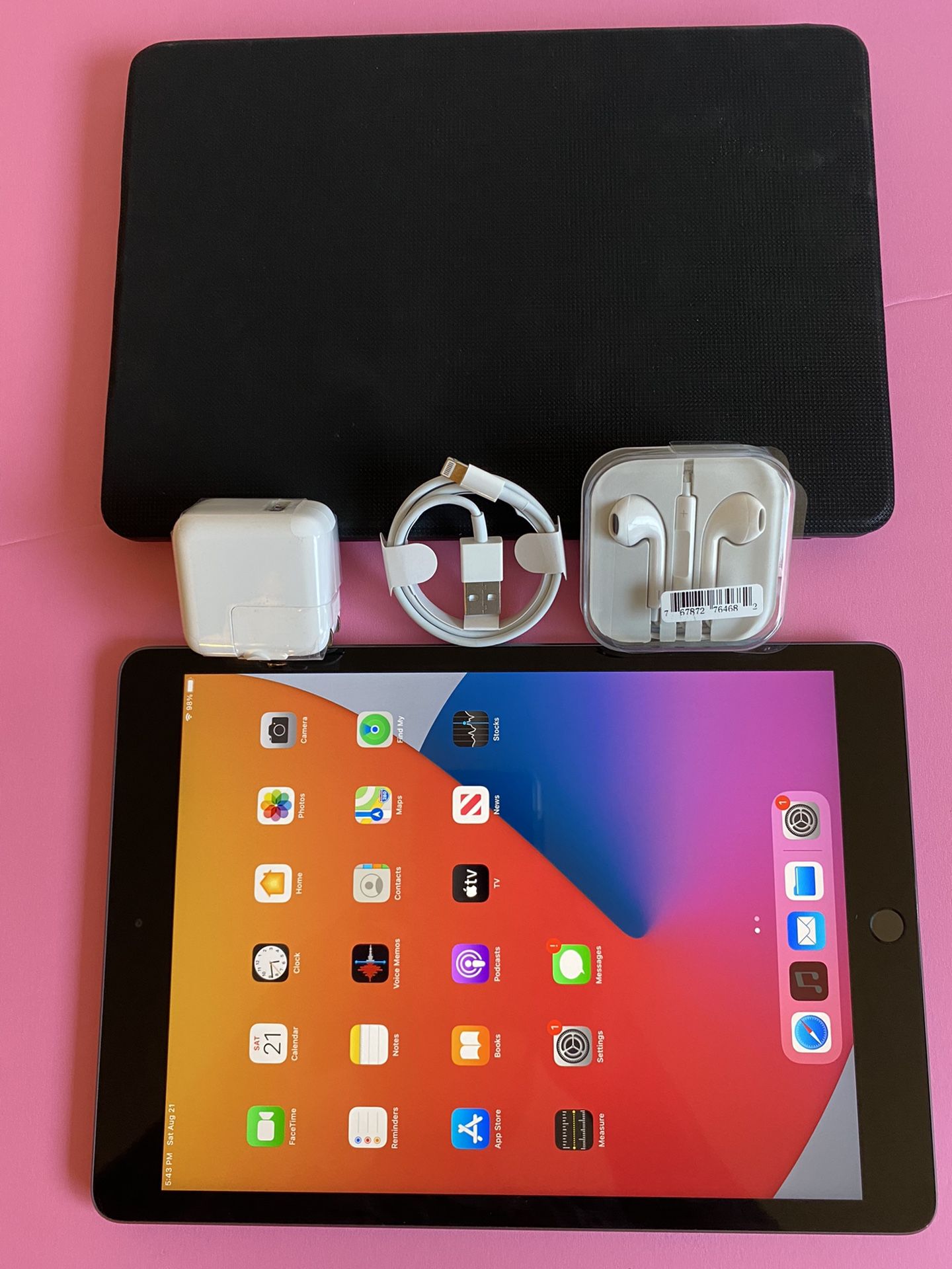 Apple IPad 7th Generation (10.2β Retina Display / Touch ID / 2019 model) 32GB with Accessories (Apple pencil compatible)