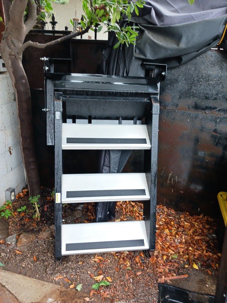 Lippert RV Solid Step Premium