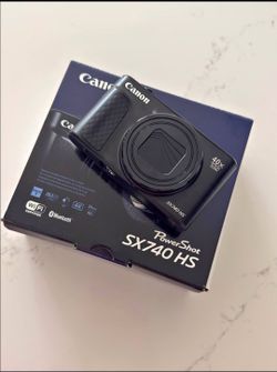 Canon SX740HS digital camera