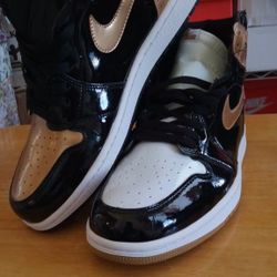 Air Jordan 1 Retro Black Gold Size 9.5