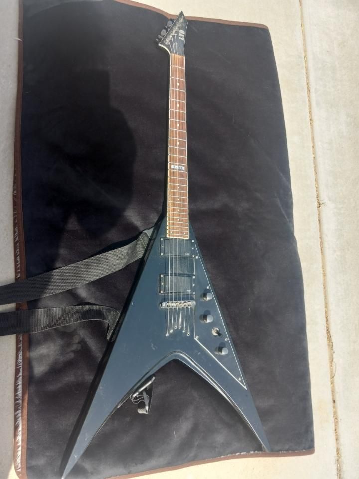 Flying V LTD V-200 & Marshall MG10