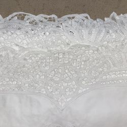 Beautiful Table Cloth And  Napkins