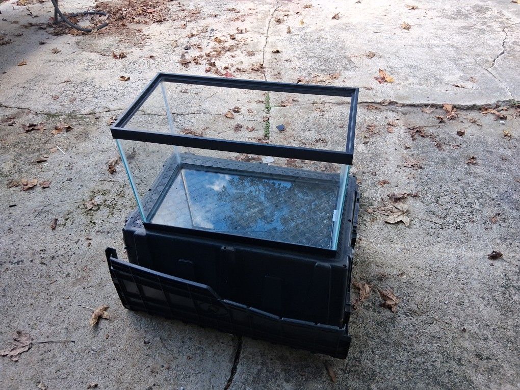 10 Gallon Aquarium, No Leaks, No Lid For Fish, Reptiles, Amphibians, Rodents, Etc