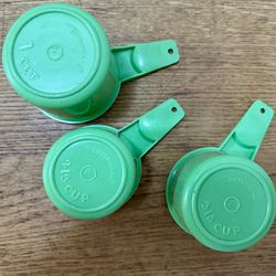 Tupperware Set of 3 Bright Green Measuring Cup 1 cup 2/3 cup 3/4 cup