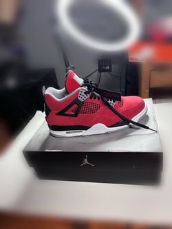 Retro Jordan 4 Toro