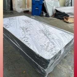 Twin size mattress/ Colchon