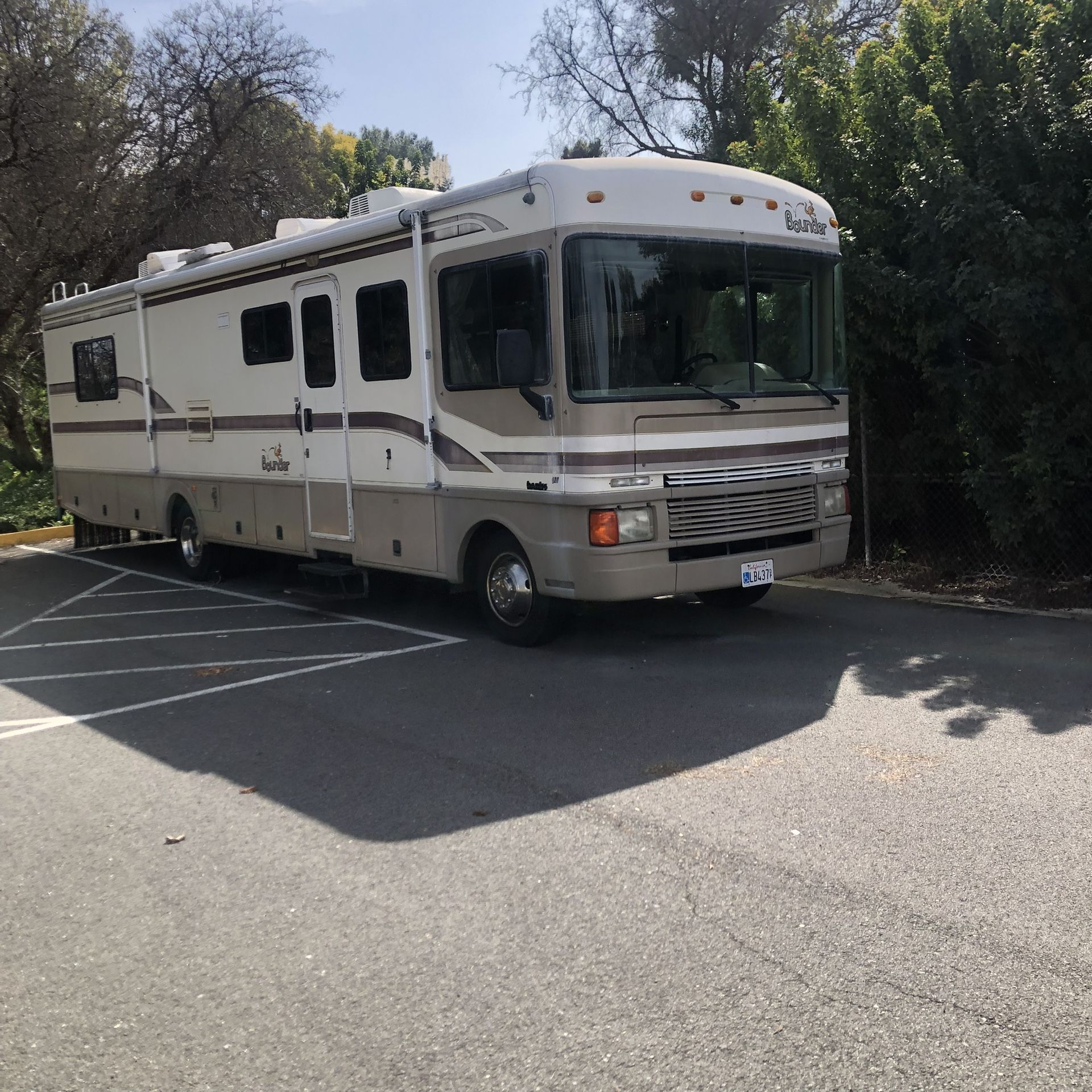 1999 34 Feet BOUNDER Model J