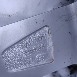 22.9 " rims with Giovanni tires 235/30/22  tread  85  %