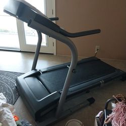 Commercial NORDICTRACK  ELECTRIC TREADMILL SERIOUS BUYERS ONLY!!