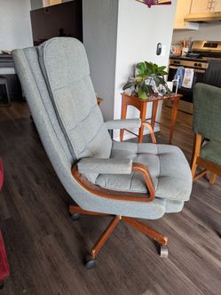 MCM Tufted Office Chair