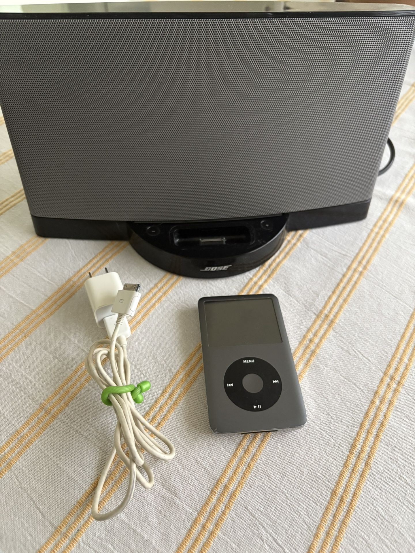 Classic iPod Video W/ Bose Speaker Bundle 