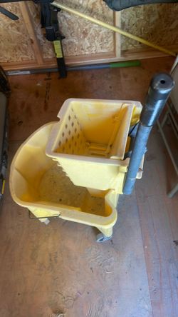 Large mopping bucket