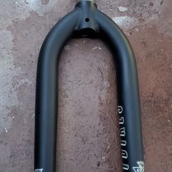 Flybike 1pc Steer Tube Forks for 20" Bmx 27mm Offset 3/8" Drop outs Flat Black Good Condition Asking $35 Firm on Price 