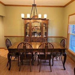 Dining Room Table And Lighted Hutch