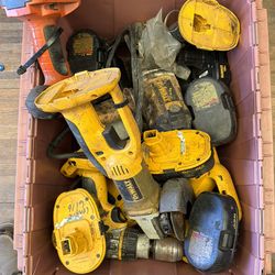 Tub of power tools and batteries Dewalt