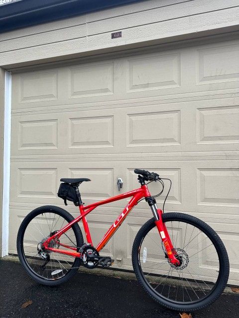 GT Men’s Ricochet Sport 27.5” Mountain Bike – Medium Frame - Bicycle