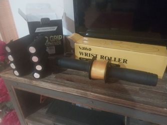 Grippers and wrist roller