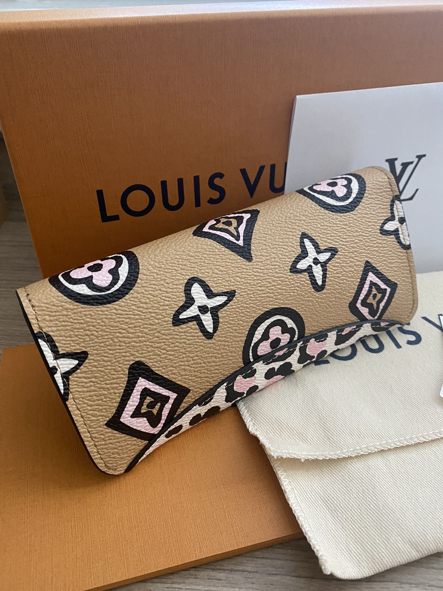 Louis Vuitton Woody Glasses Case Monogram Eclipse Canvas - ShopStyle  Accessories