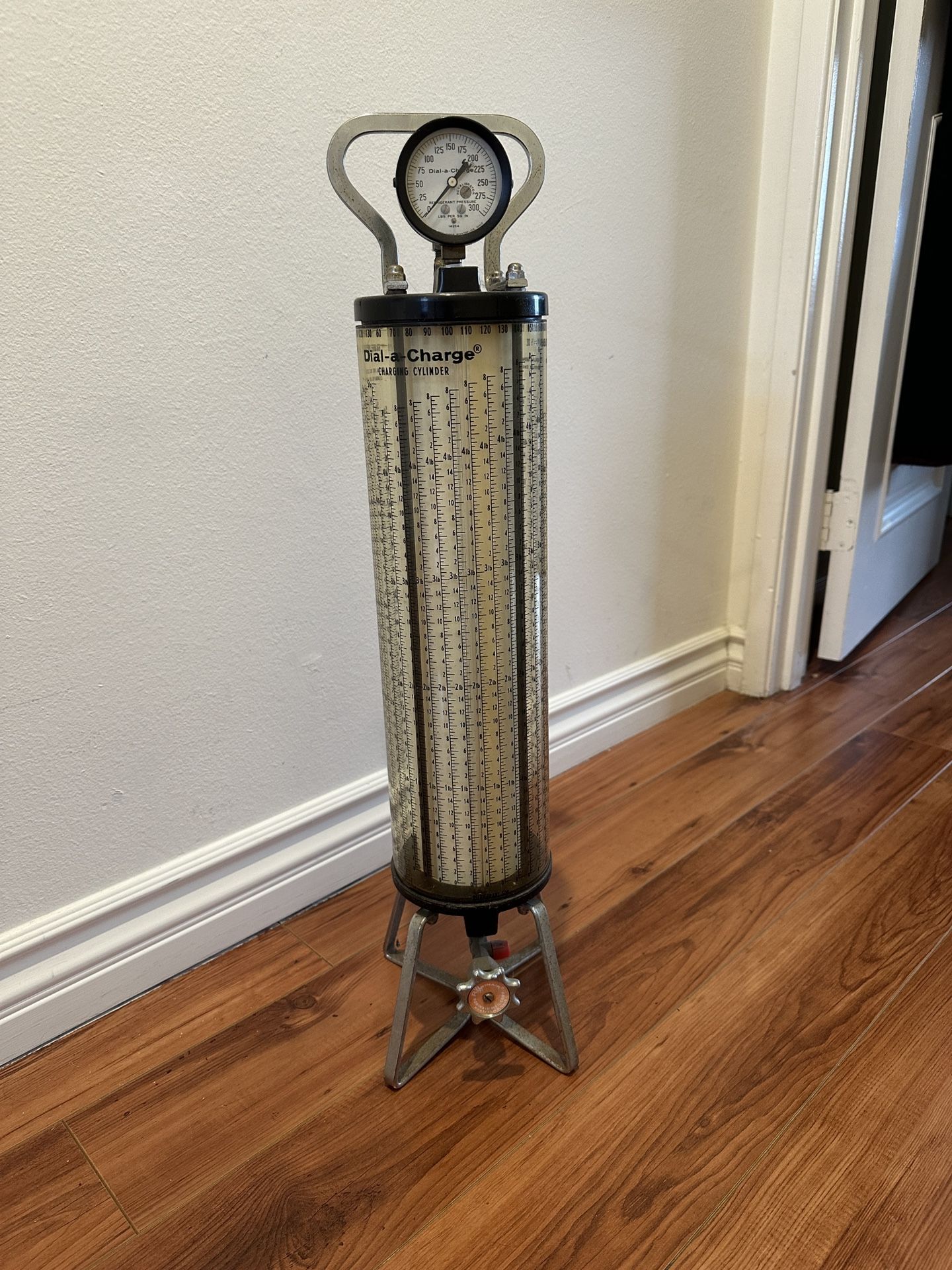 ROBINAIR DIAL-A-CHARGE REFRIGERANT CHARGING CYLINDER