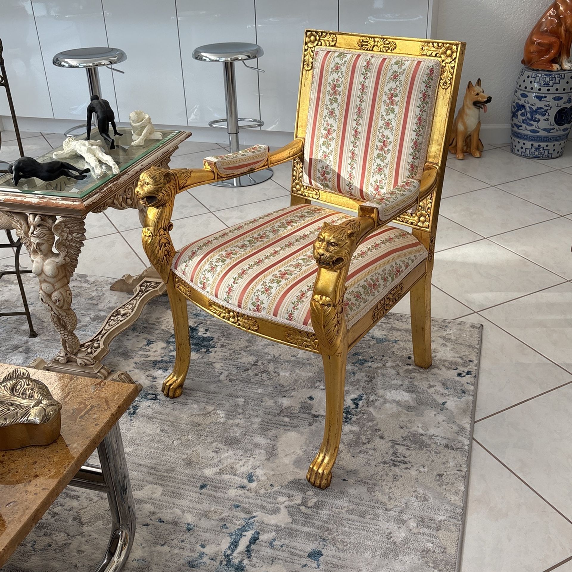 THRONE ARMCHAIR! Ornate Carved Gold Lion Heads. Like New Side Table, Corner, Or Executive Desk Chair. Pls Also See Our Queen & King Throne Chairs