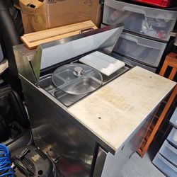 TRUE SANDWICH PREP TABLE