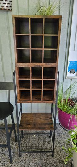 Freestanding whine rack